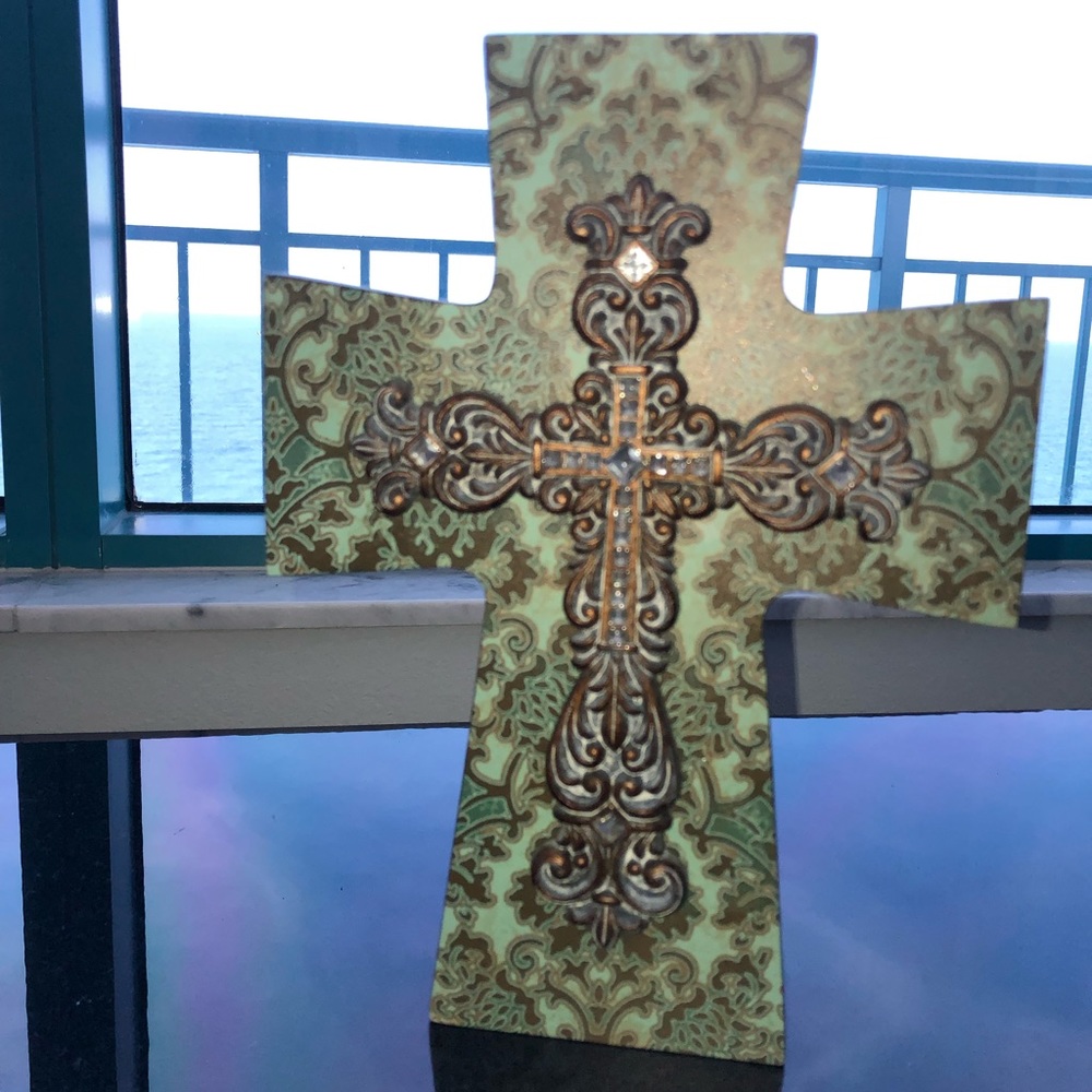 ✝️ Stunning Cross decor!